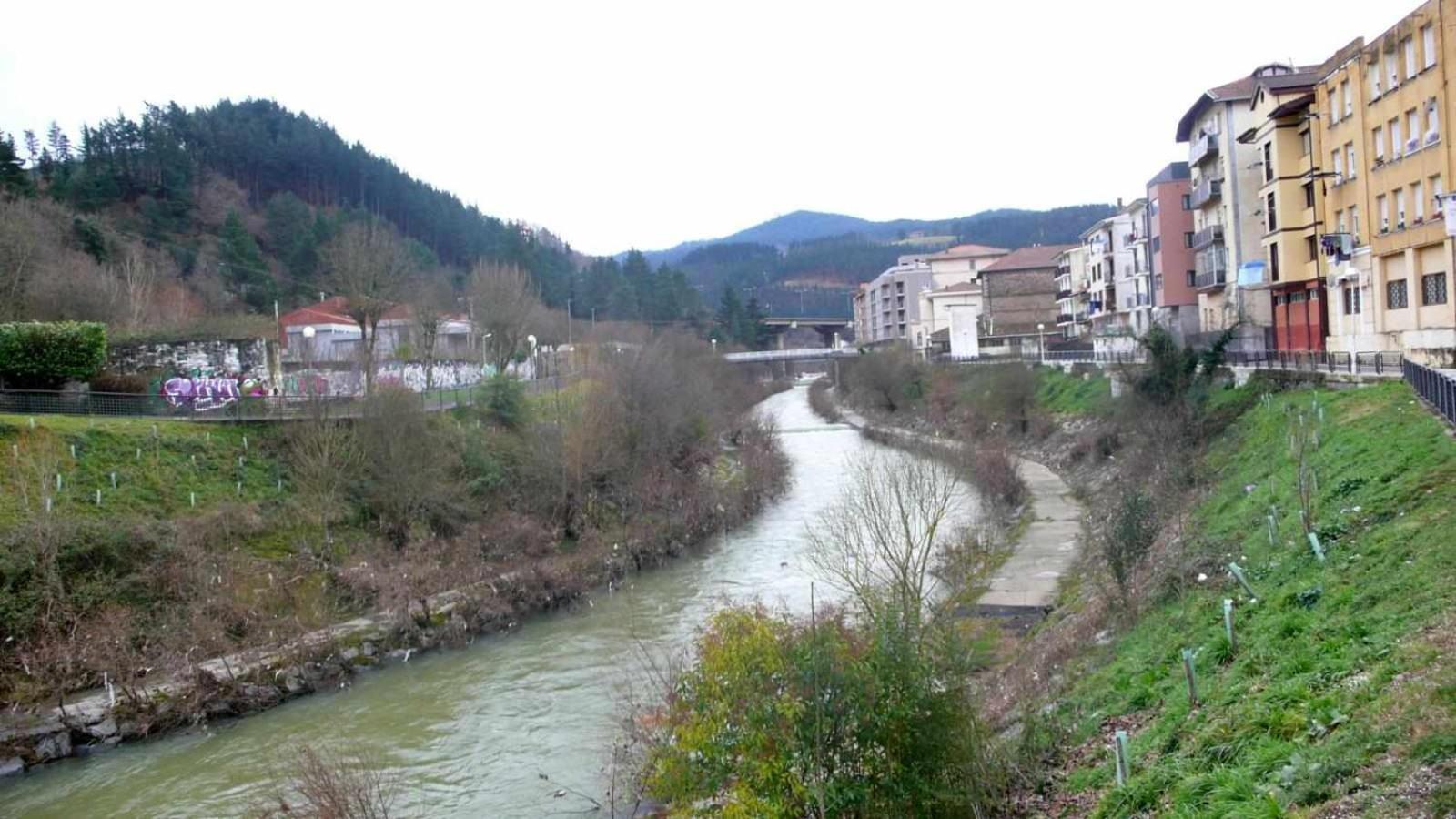 Appartement Piso Rio Nervion 15 Minutos Bilbao à Ugao-Miraballes Extérieur photo